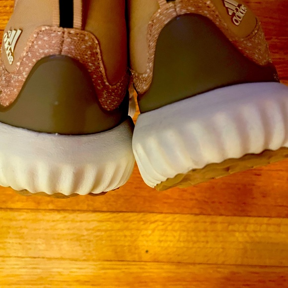 Adidas - Picture 8 of 9